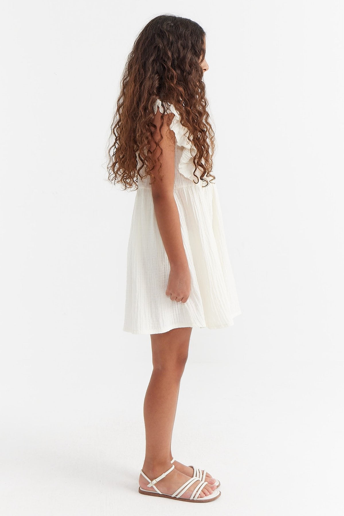 فستان بناتي مزخرف بأكمام مكشكشة