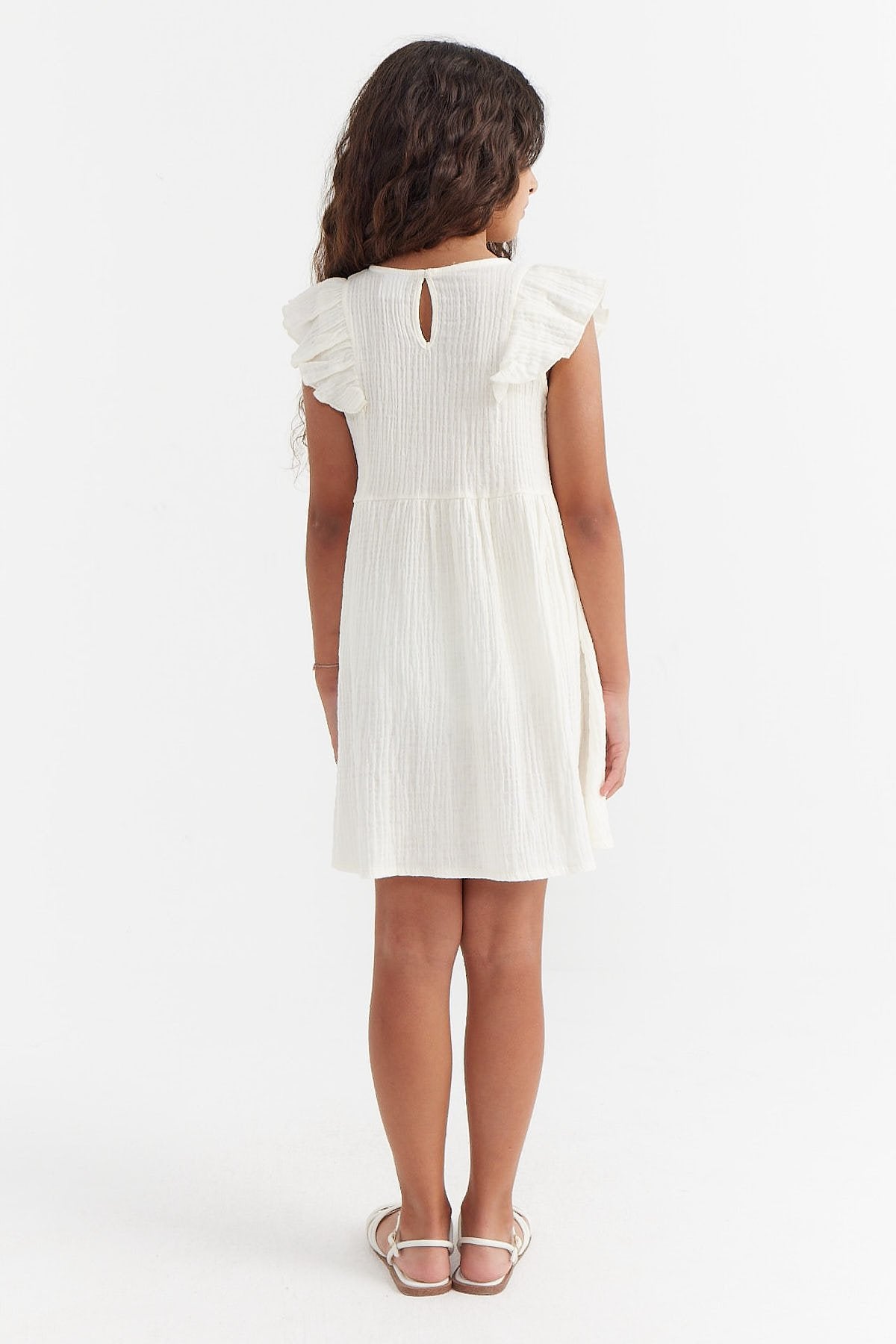 فستان بناتي مزخرف بأكمام مكشكشة