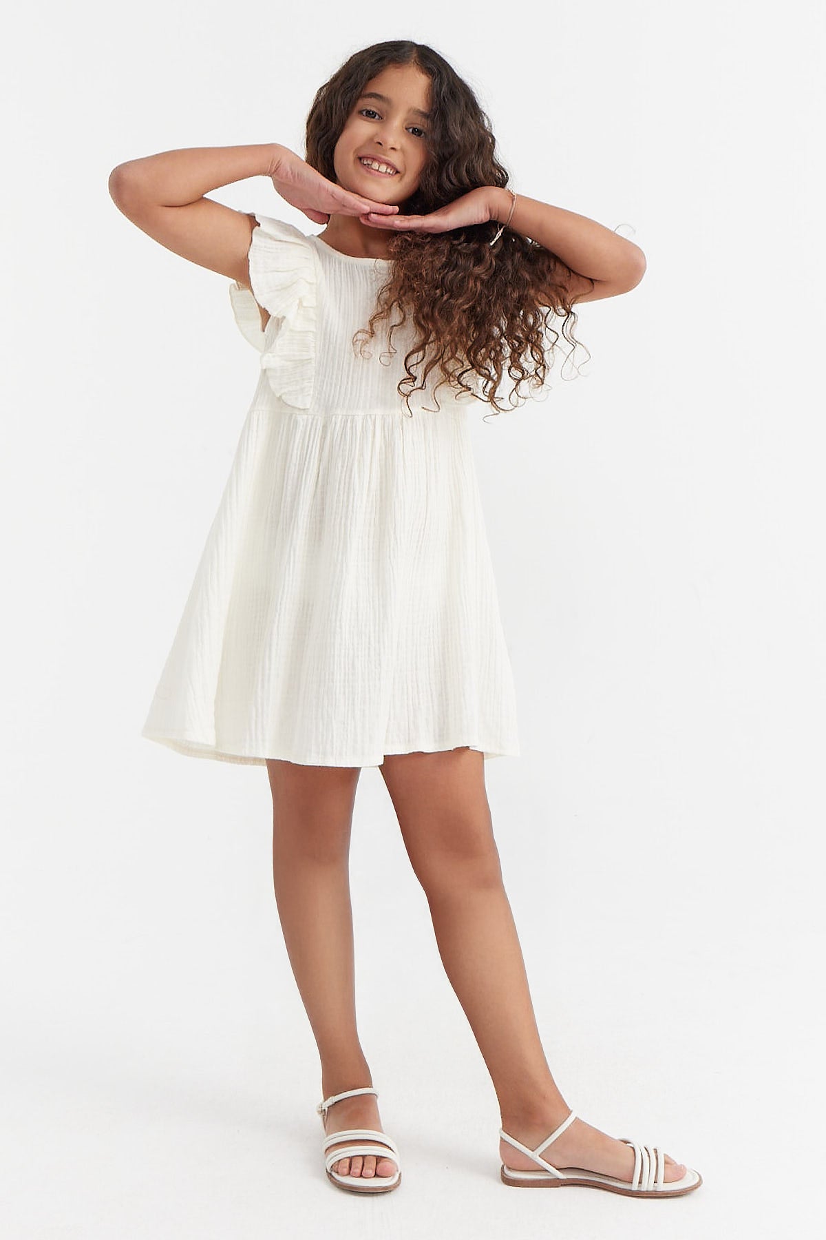 فستان بناتي مزخرف بأكمام مكشكشة