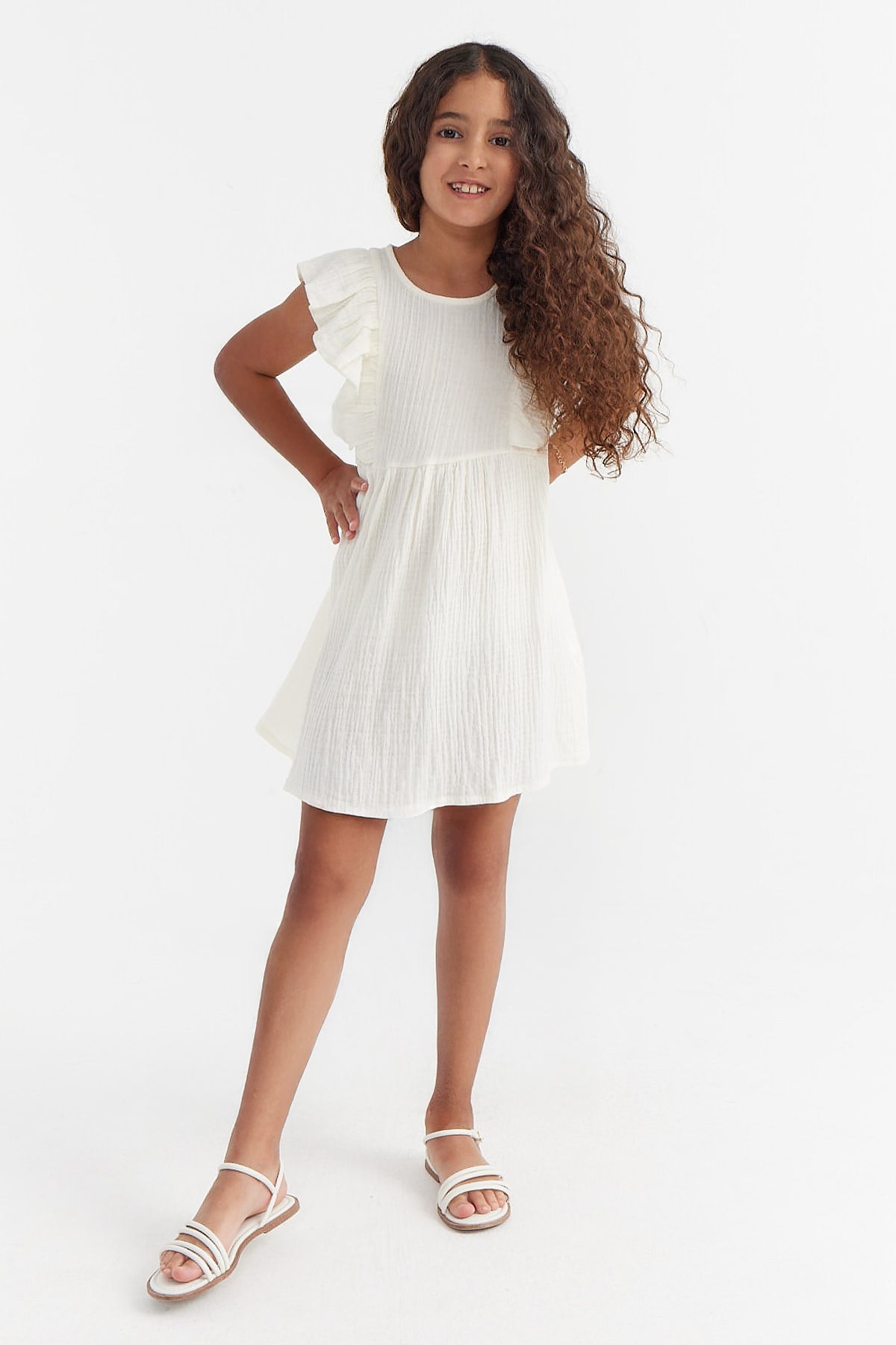 فستان بناتي مزخرف بأكمام مكشكشة