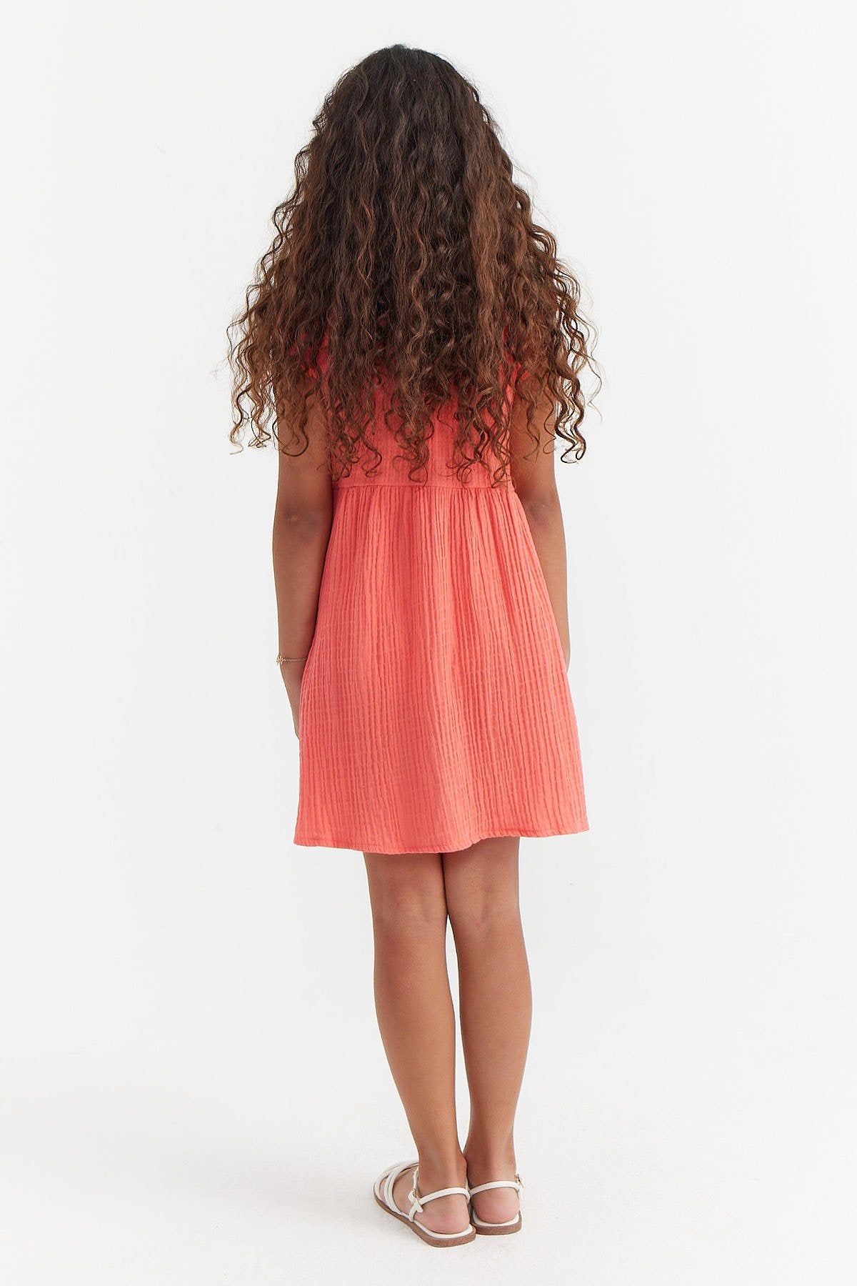 فستان بناتي مزخرف بأكمام مكشكشة