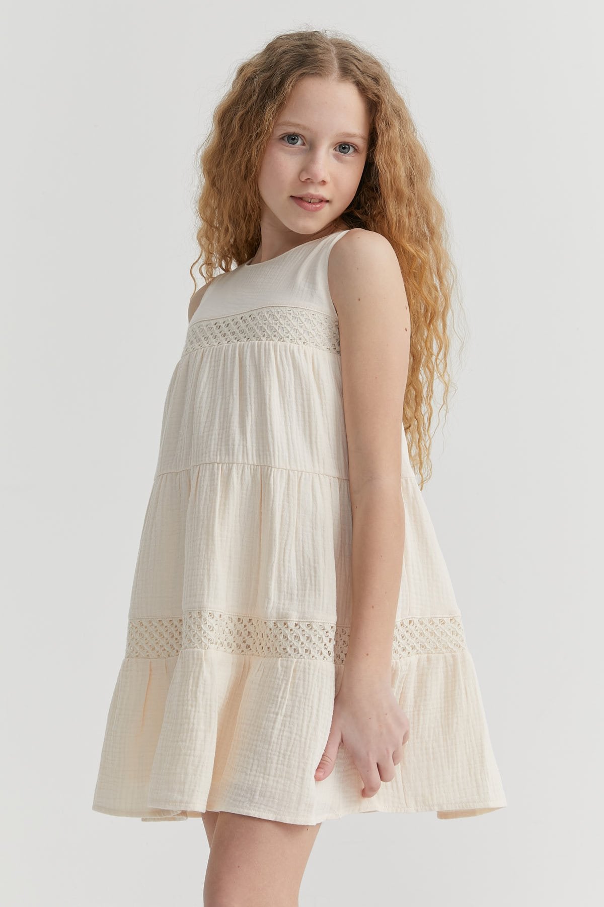 فستان بناتي بدون أكمام