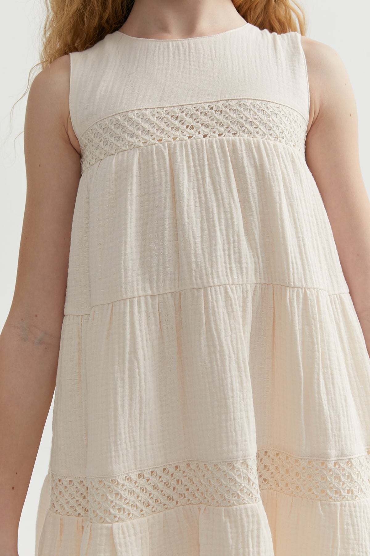 فستان بناتي بدون أكمام