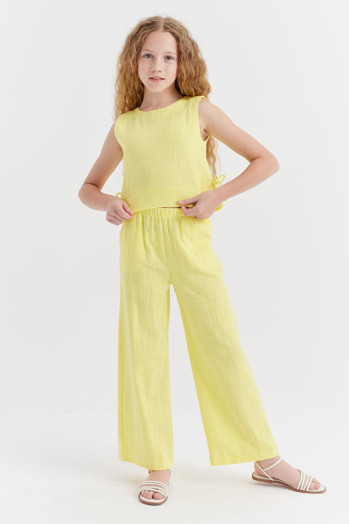 Girl's Textured 2-Piece Set