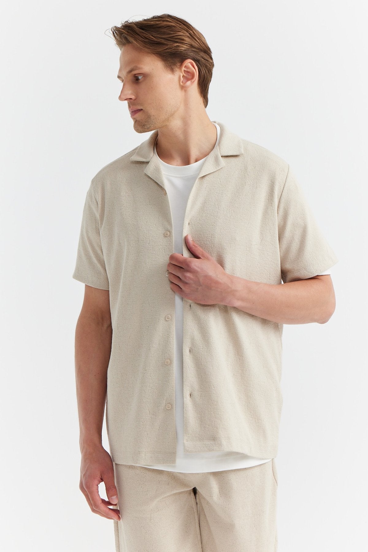 Men's Swallow Collar Textured Shirt
