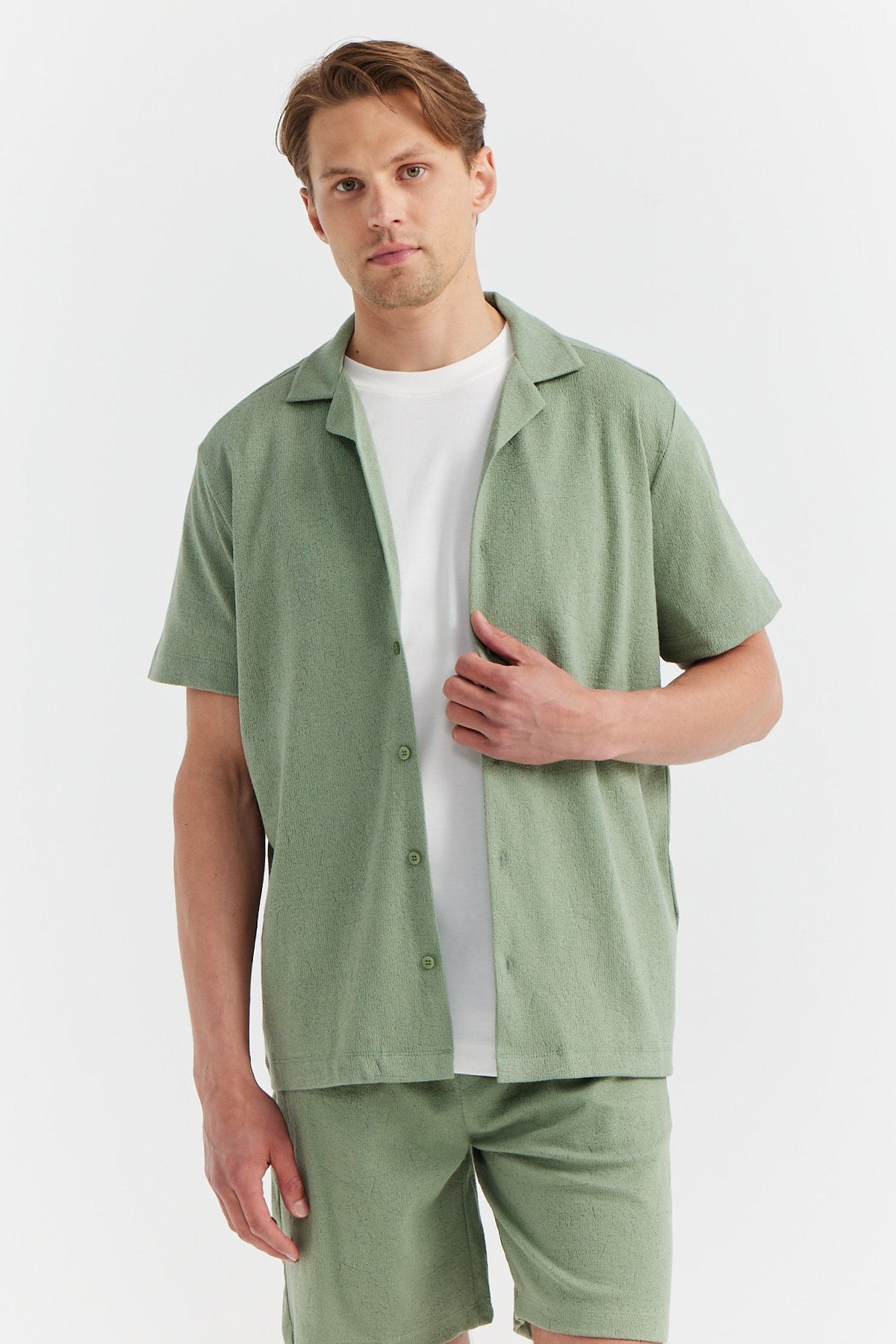 Men's Swallow Collar Textured Shirt