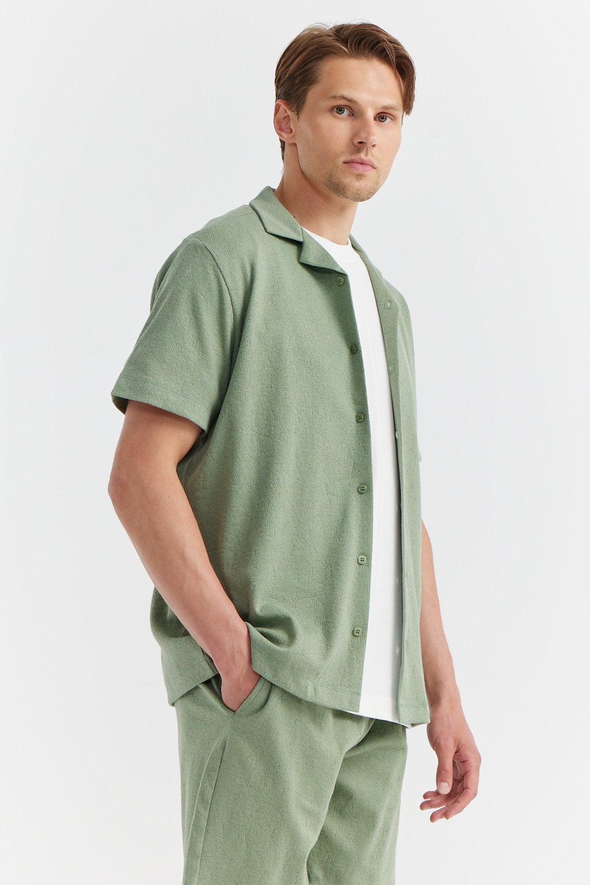 Men's Swallow Collar Textured Shirt