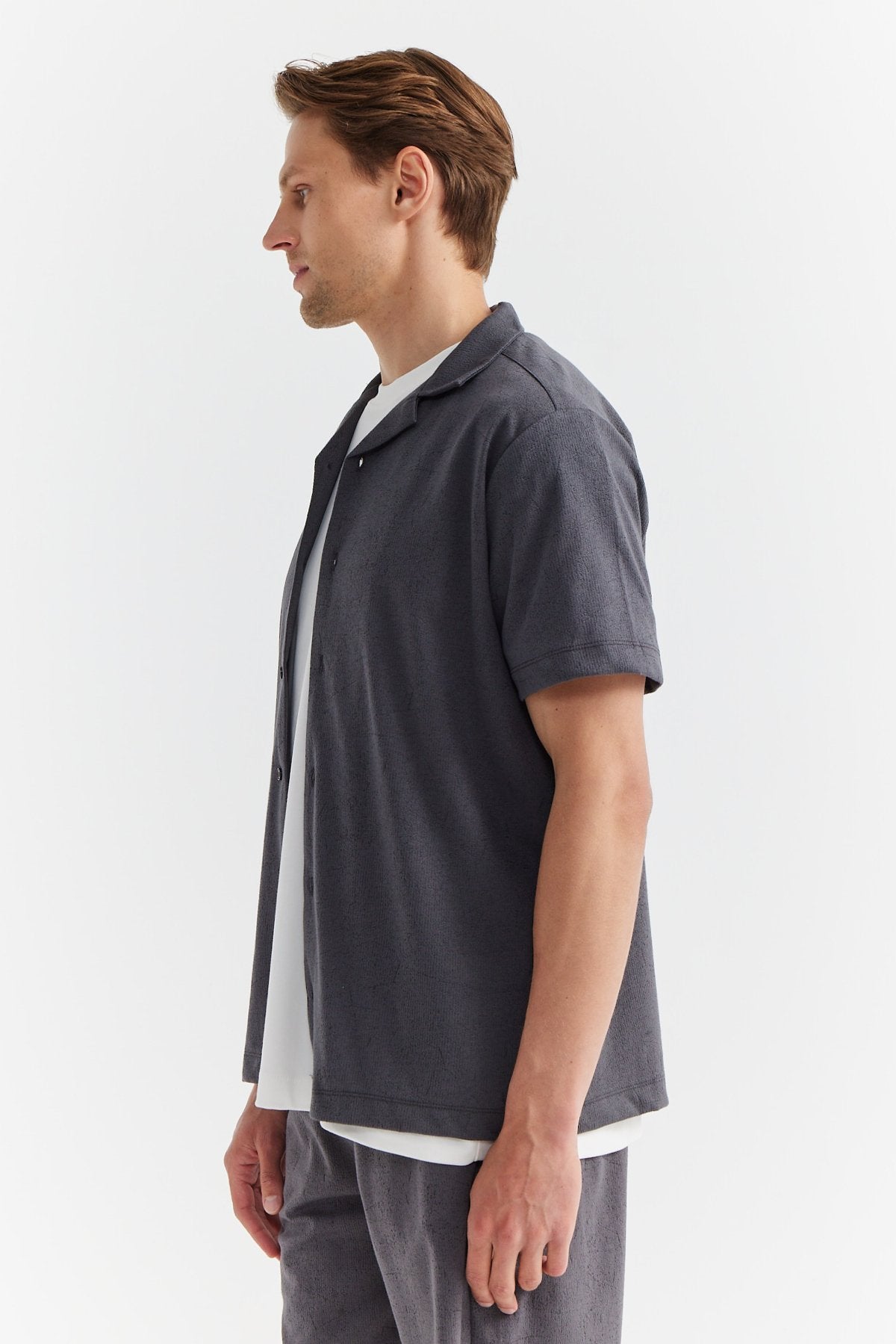 Men's Swallow Collar Textured Shirt