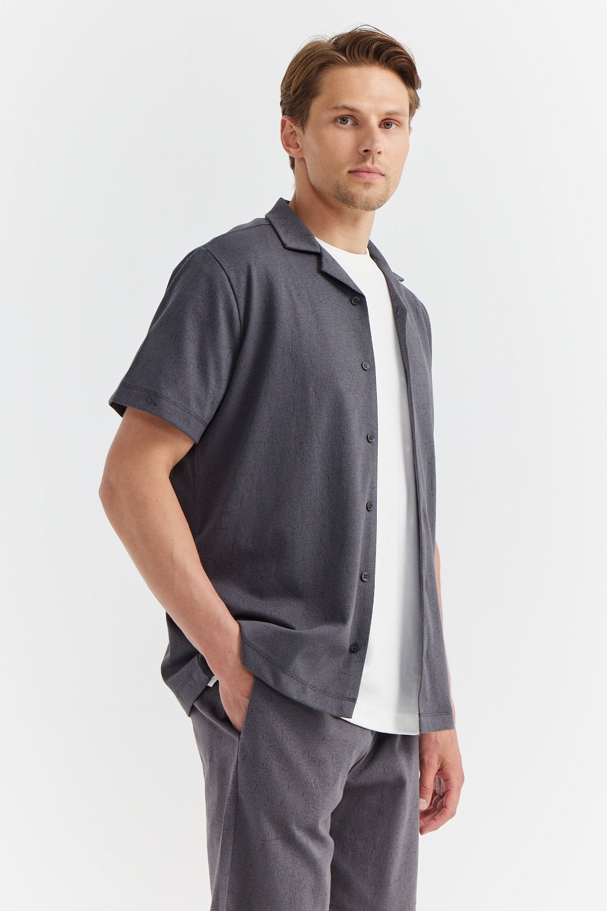 Men's Swallow Collar Textured Shirt