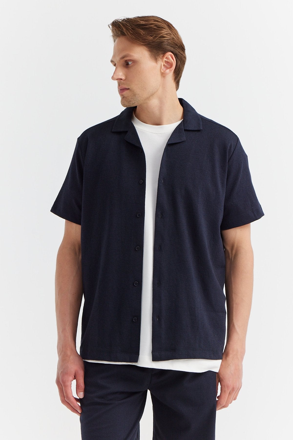 Men's Swallow Collar Textured Shirt