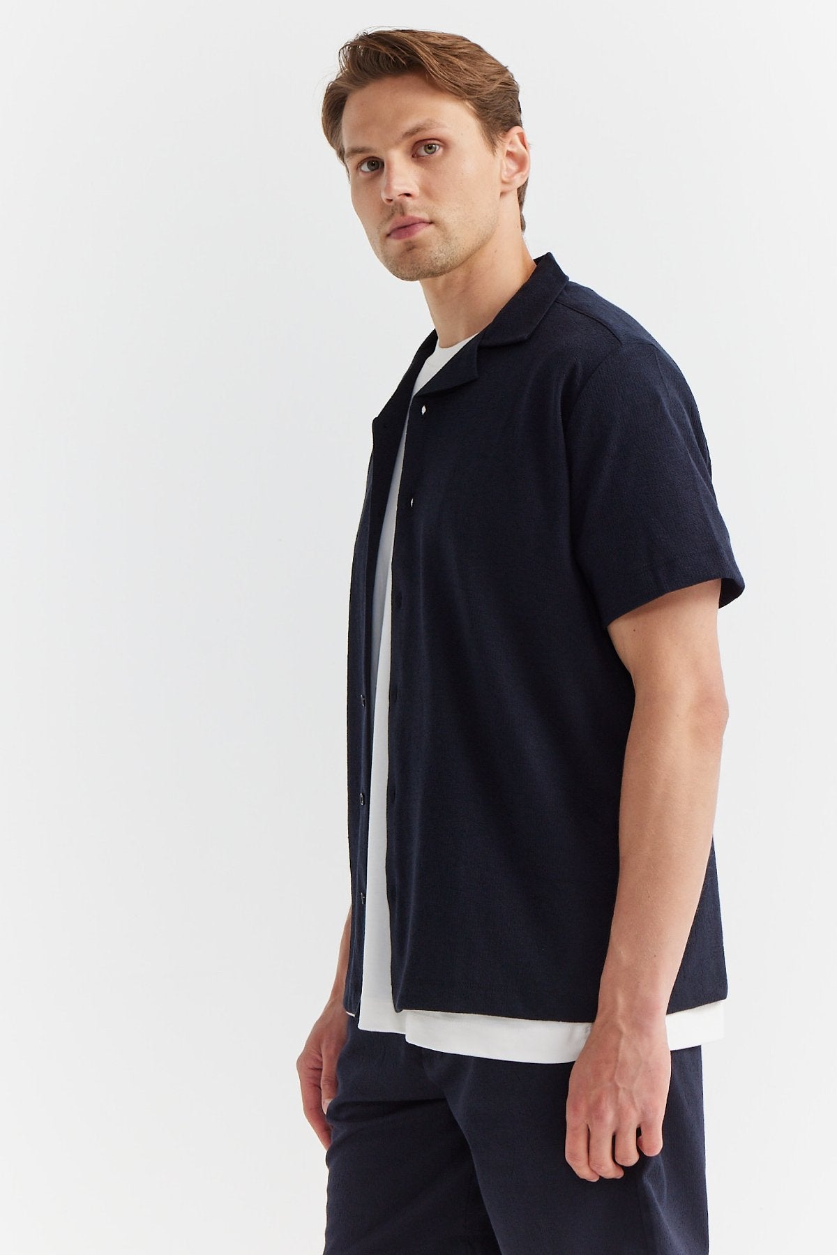 Men's Swallow Collar Textured Shirt