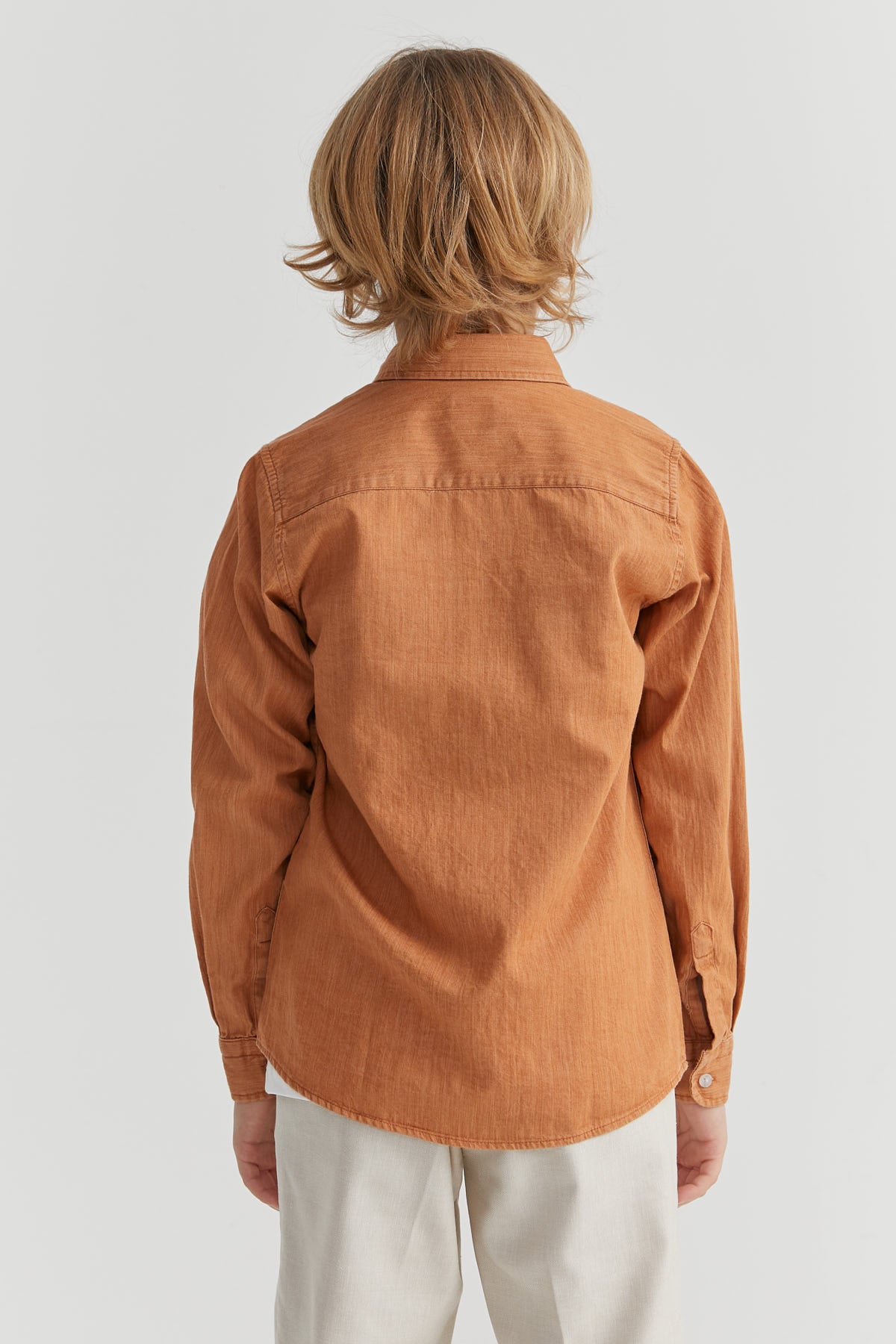 کراسێکی قۆڵ درێژی کوڕان