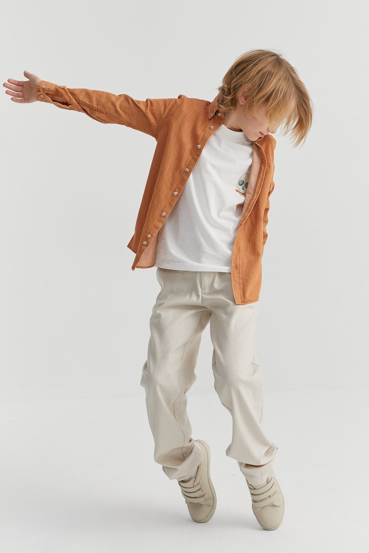 کراسێکی قۆڵ درێژی کوڕان