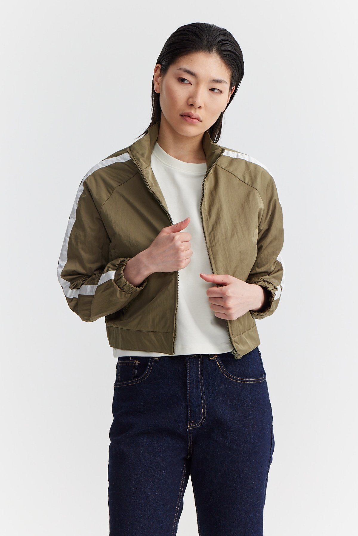 Women's Sleeve Stripe Detailed Parachute Fabric Thin Short Coat