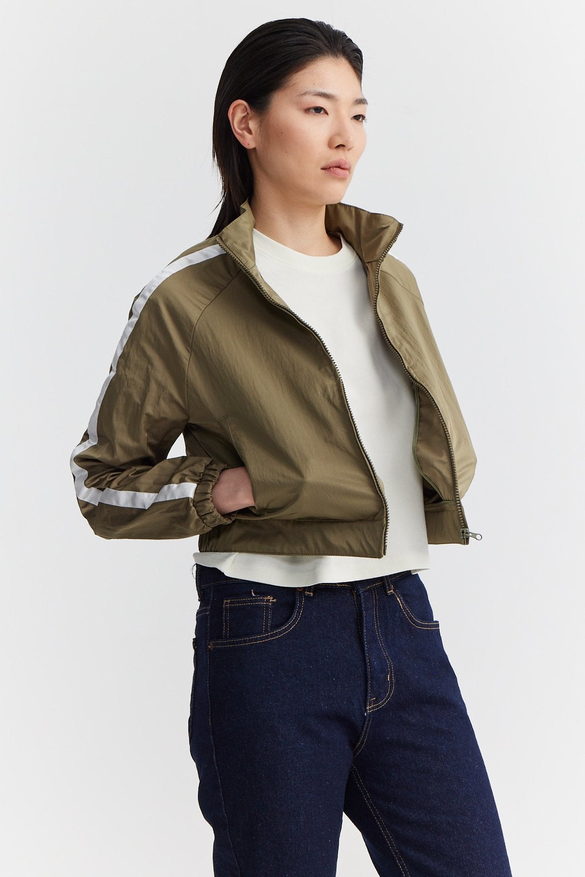 Women's Sleeve Stripe Detailed Parachute Fabric Thin Short Coat