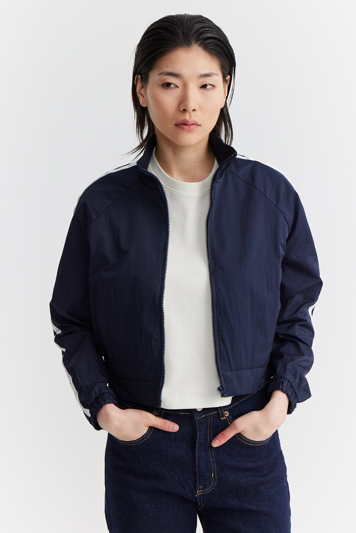 Women's Sleeve Stripe Detailed Parachute Fabric Thin Short Coat
