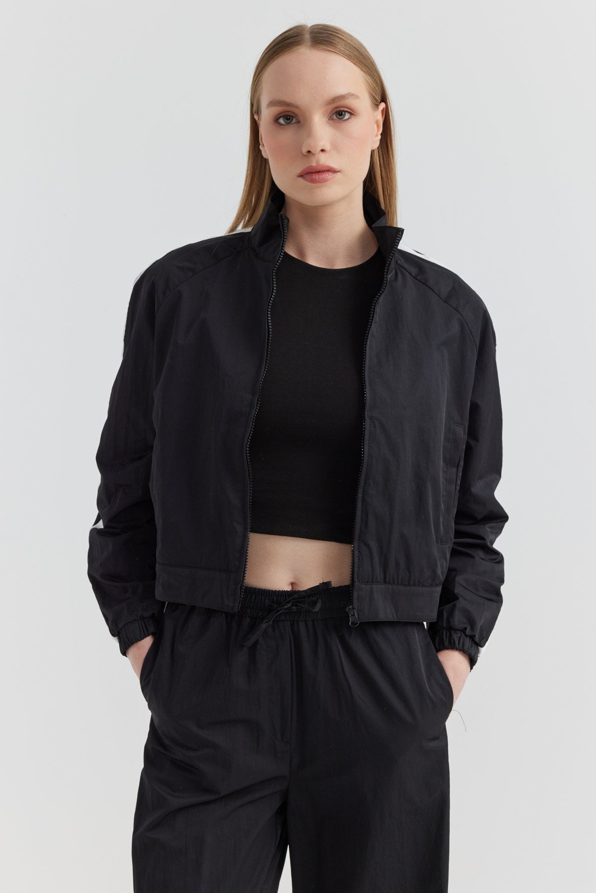 Women's Sleeve Stripe Detailed Parachute Fabric Thin Short Coat