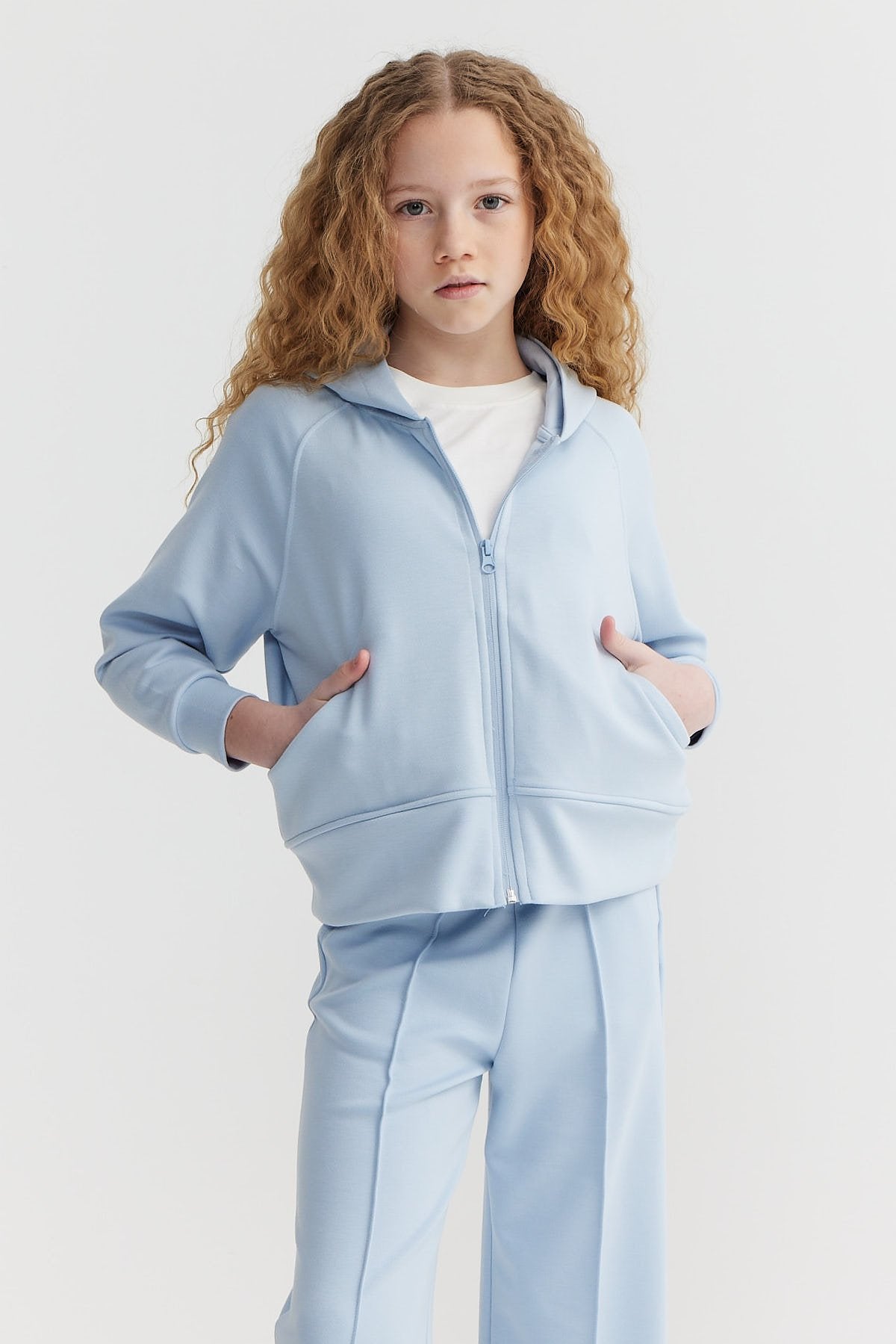 سەرپۆشی ئارەقەی کچان بە کابۆی نەرم و پێکهاتەی نەرم