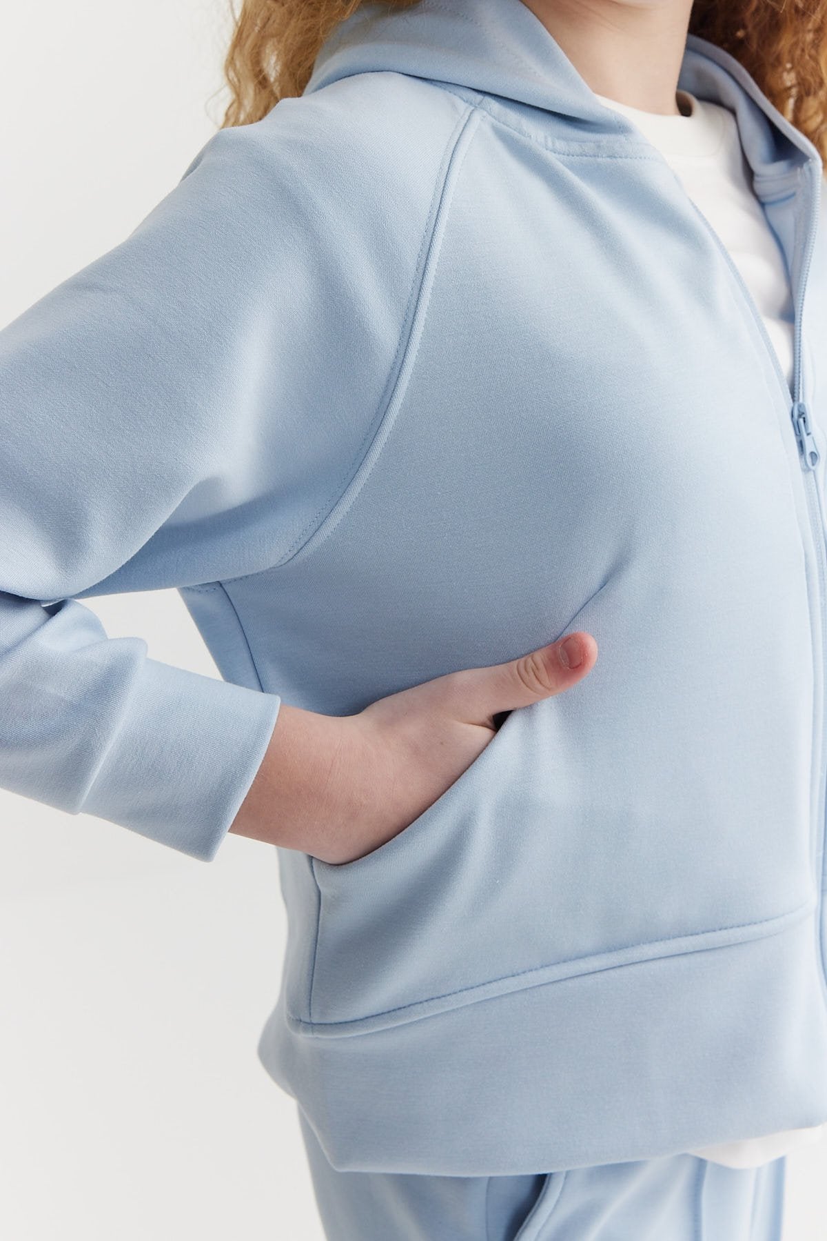 سەرپۆشی ئارەقەی کچان بە کابۆی نەرم و پێکهاتەی نەرم