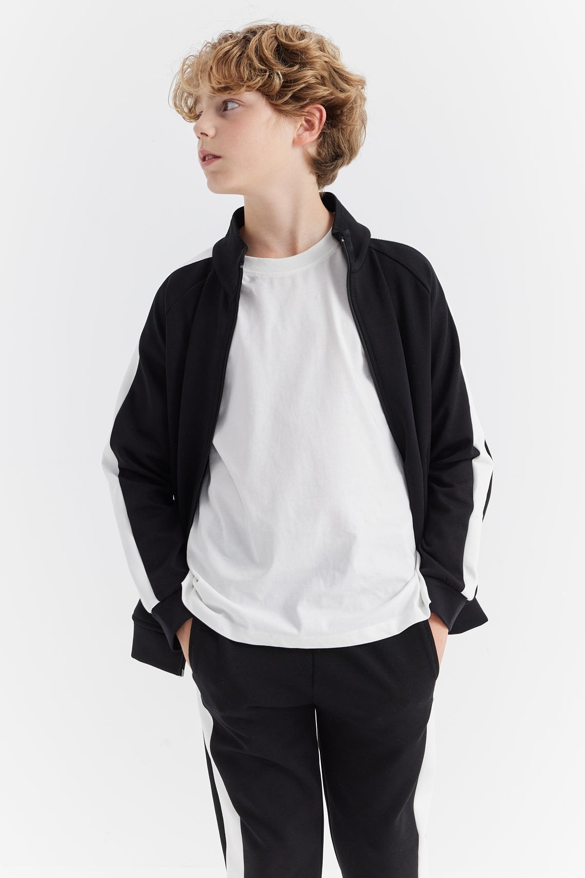 سويت شيرت بسحاب أمامي للأولاد