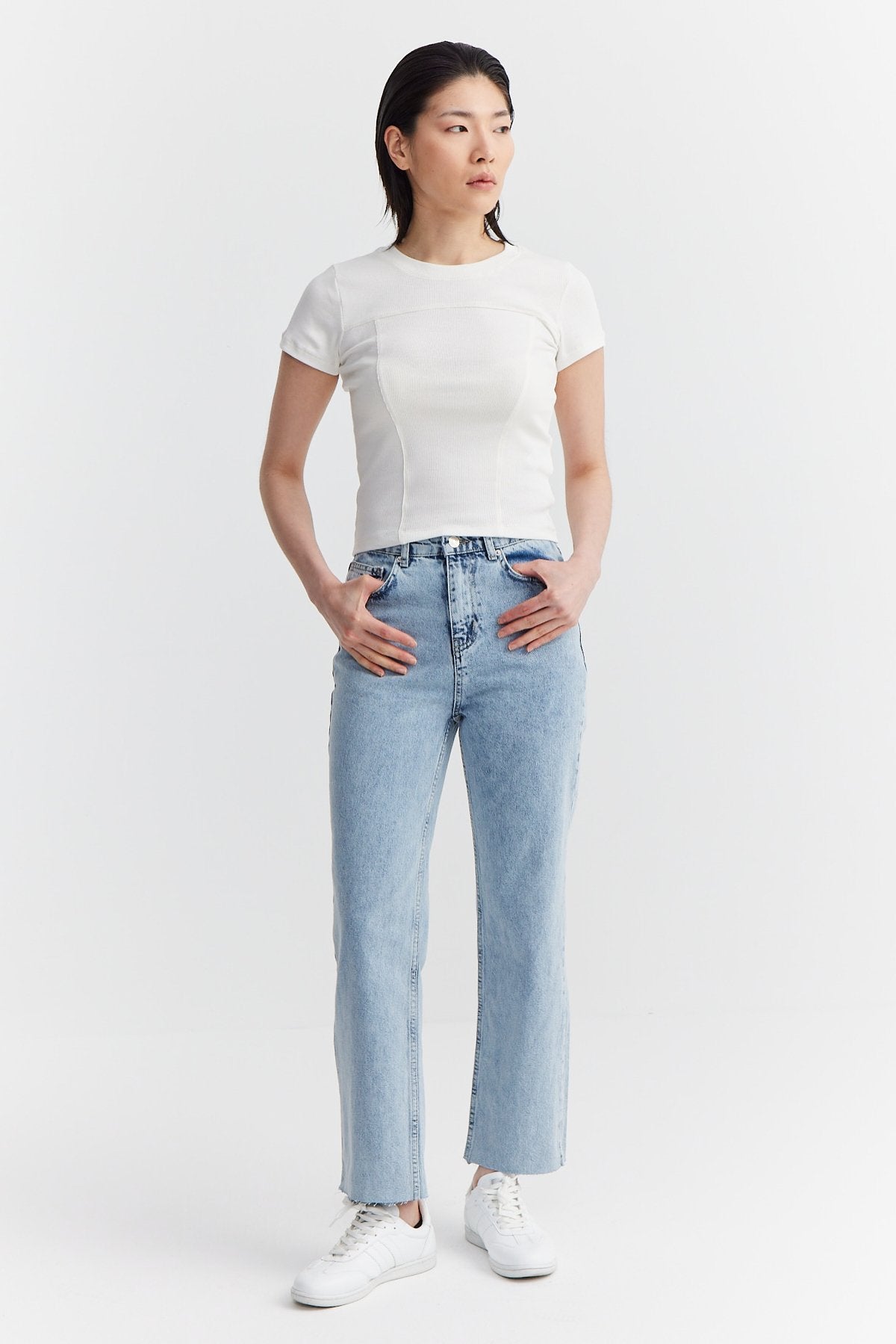 بنطلون جينز نسائي بخصر مرتفع وقصة ساق واسعة