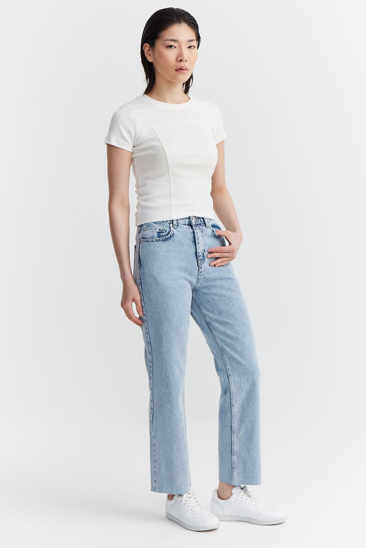 بنطلون جينز نسائي بخصر مرتفع وقصة ساق واسعة