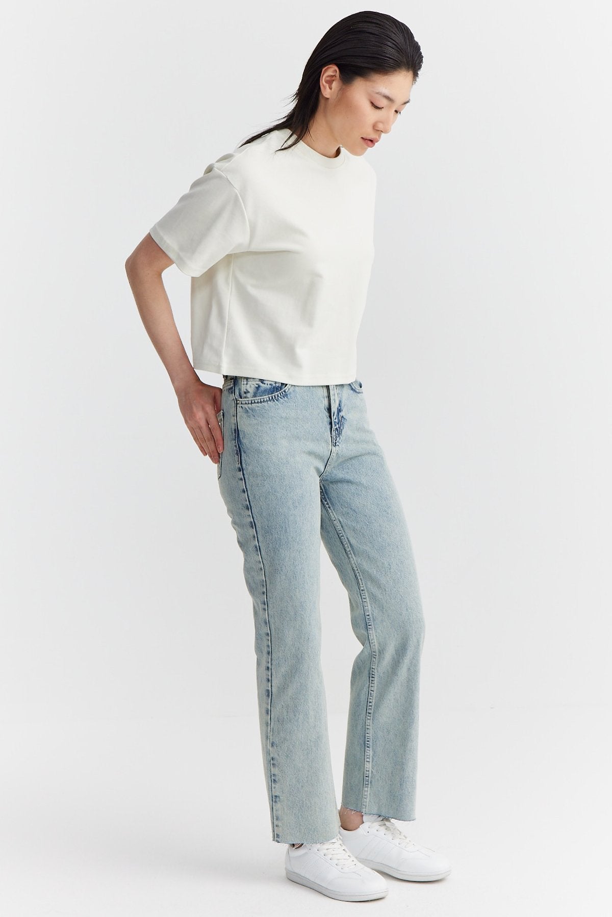 بنطلون جينز نسائي بخصر مرتفع وقصة ساق واسعة