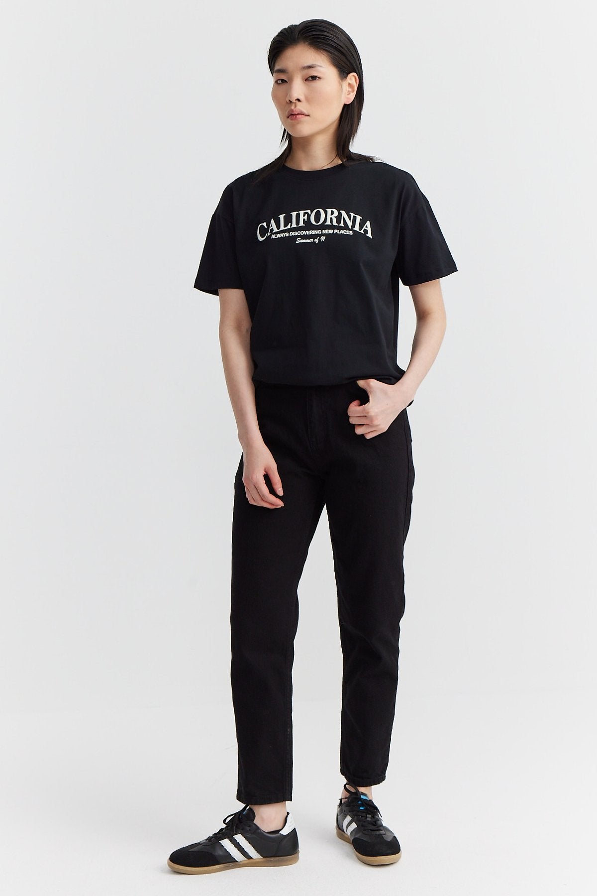 بنطلون جينز نسائي ضيق بخصر مرتفع