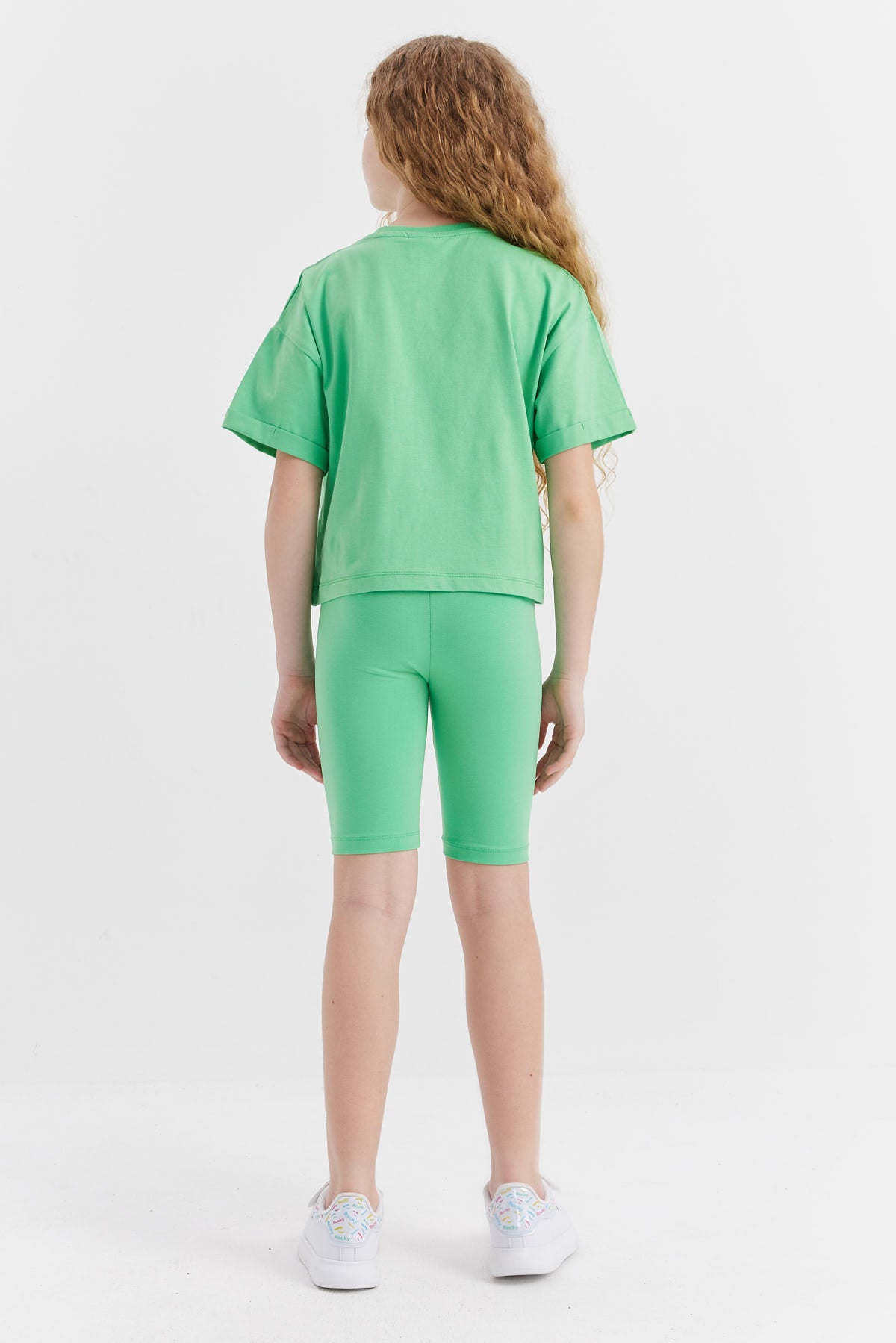 تایتێکی کورتی کچان