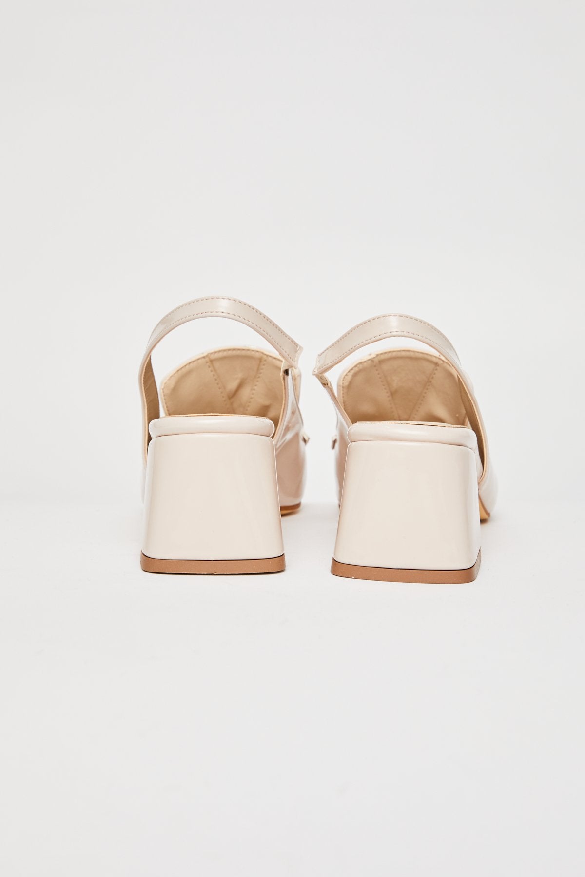 Kadınlar İçin Açık Sırtlı Kalın Detaylı Yüksek Topuklu Ayakkabılar