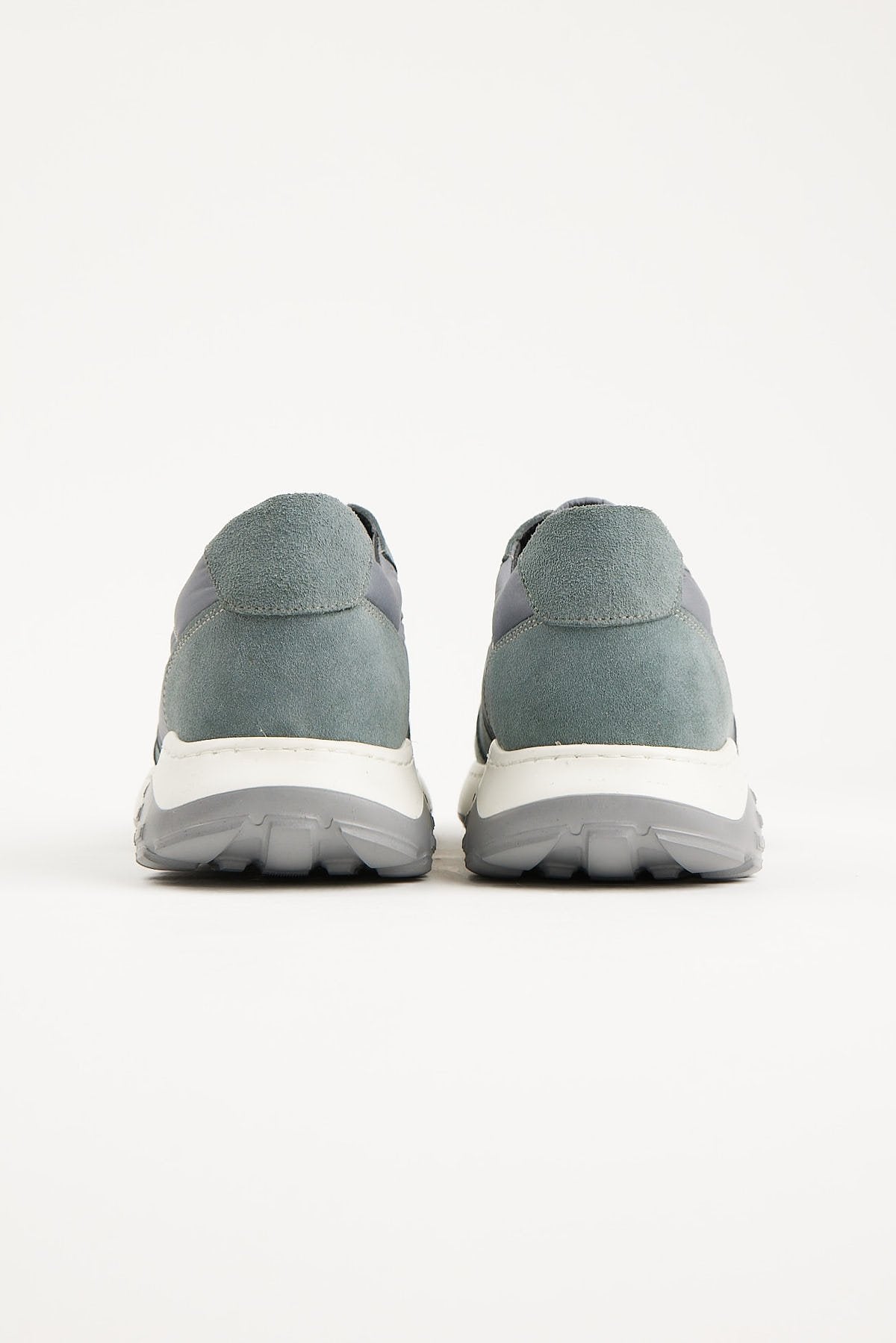 پێڵاوی کازۆئالی ڕەنگی تێکەڵاوی پیاوان