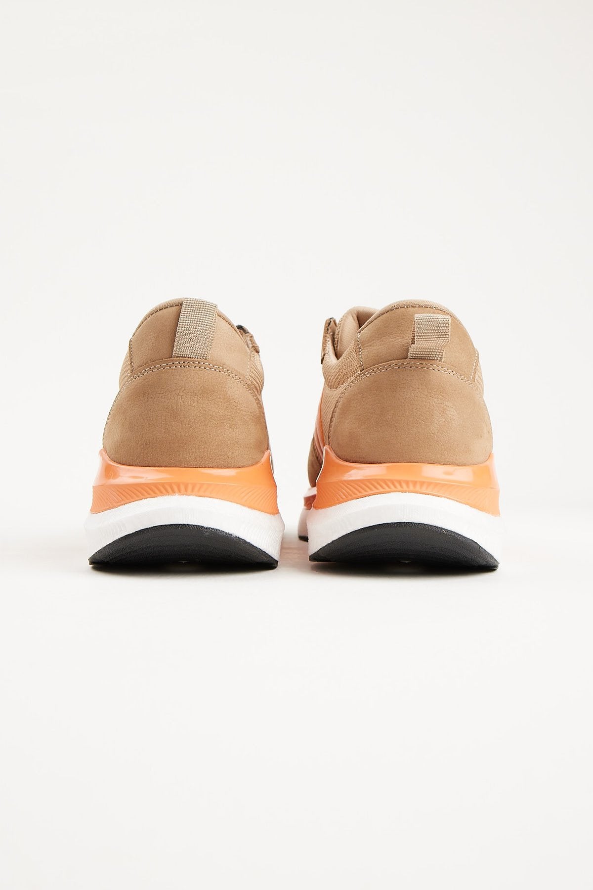 پێڵاوی کازۆئالی پیاوان بە بنی ئەستوور