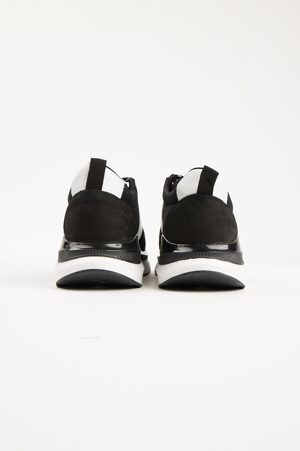 پێڵاوی کازۆئالی پیاوان بە بنی ئەستوور