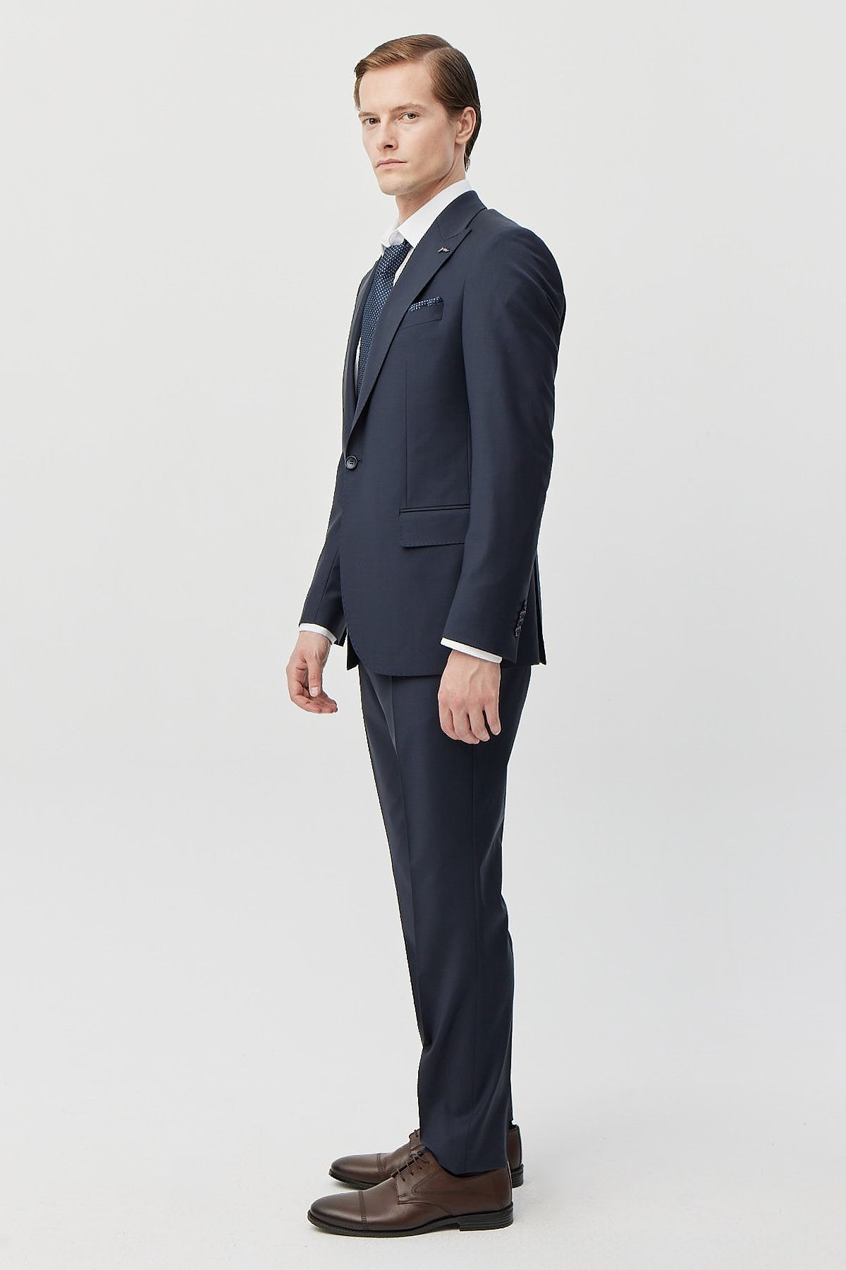 Men's Pointed Collar Suit