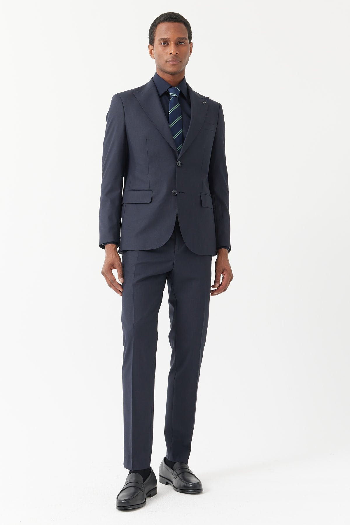 بدلة رجالية بياقة السنونو