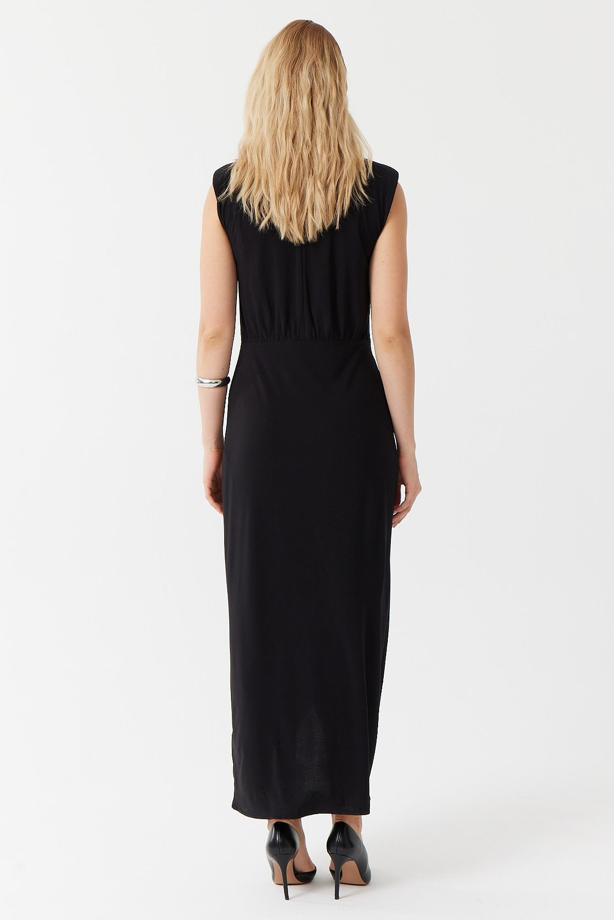 فستان نسائي بياقة جد أنيقة