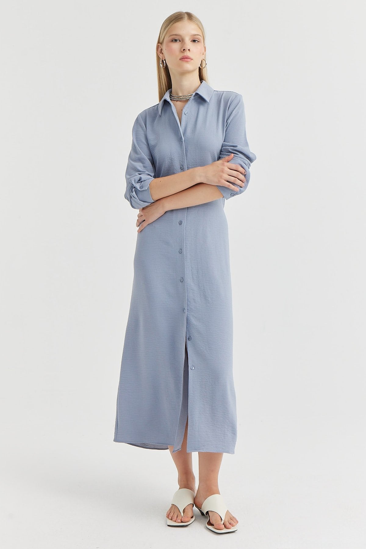 فستان نسائي بأزرار وحزام