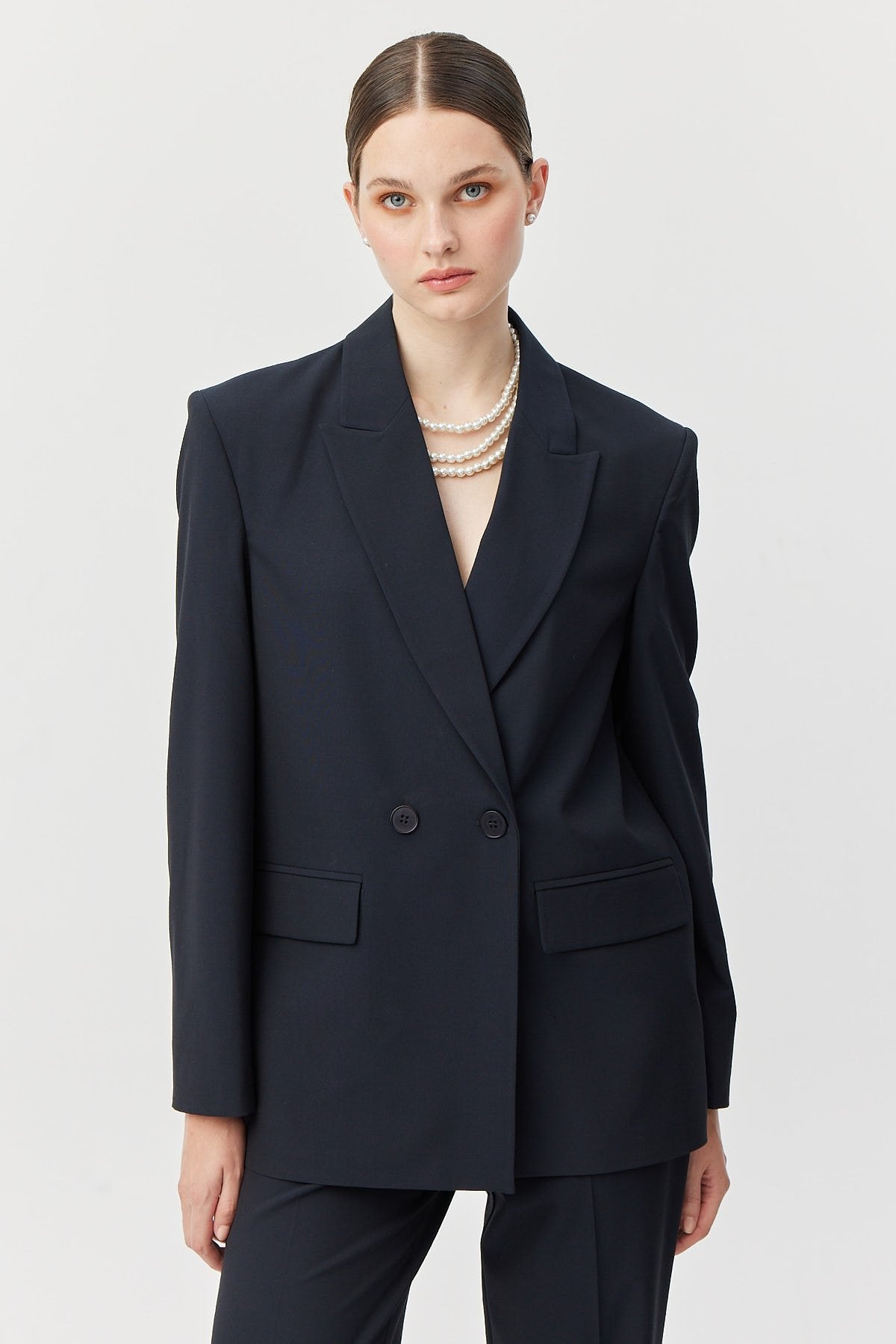 چاکەتی دوو دوگمەی ئافرەتان