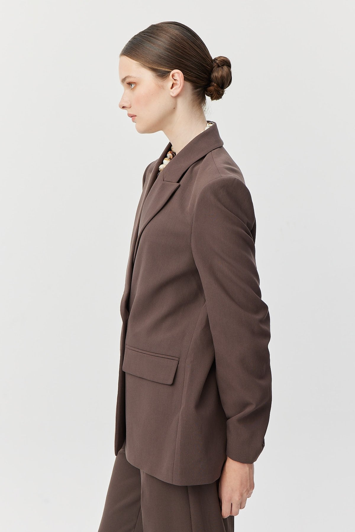 چاکەتی کلاسیکی بە گیرفانی ئافرەتان