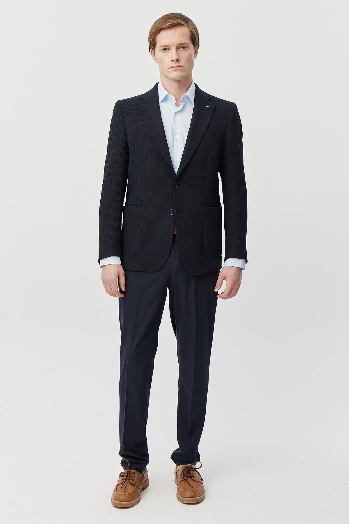 چاکەتی مۆنۆ کۆلارە بە وردی لۆگۆی پیاوان