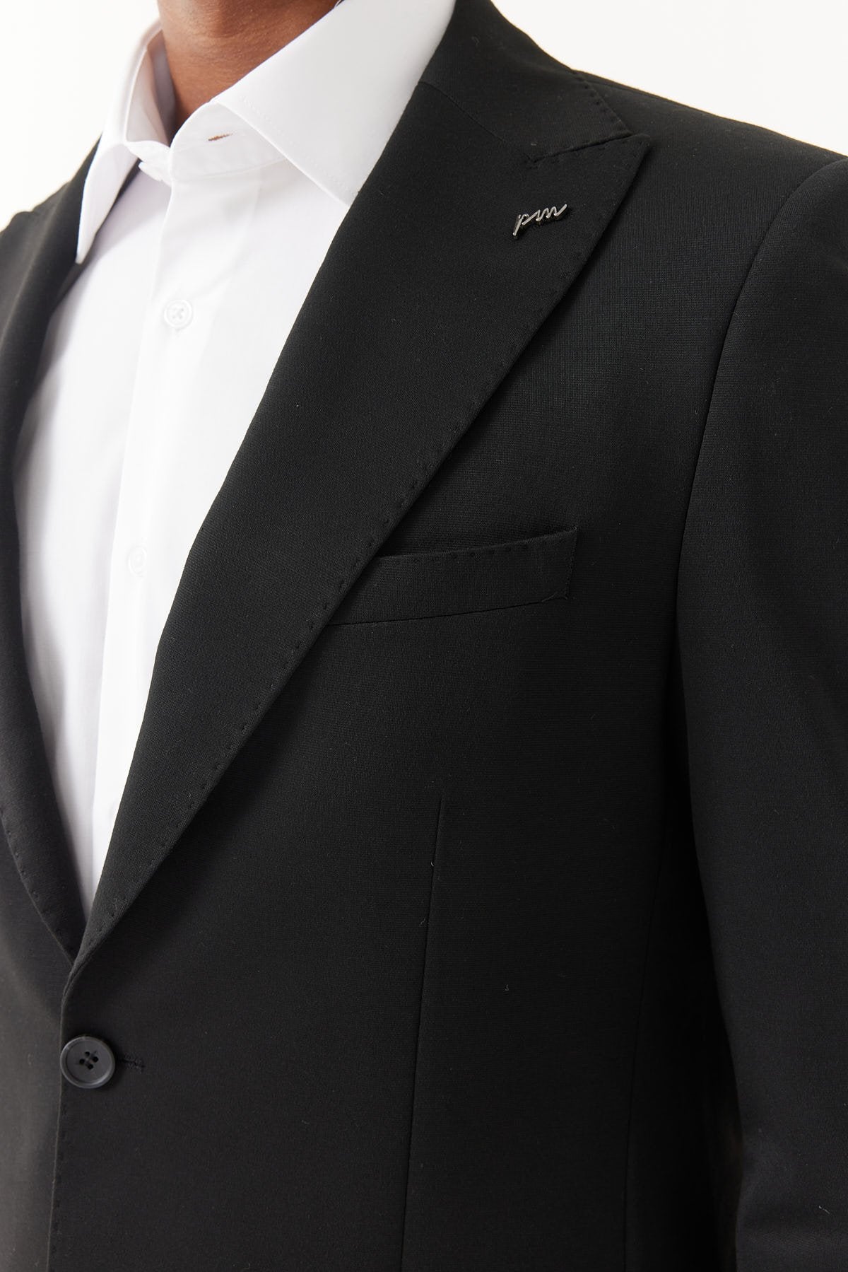 سترة رجالية بياقة مدببة