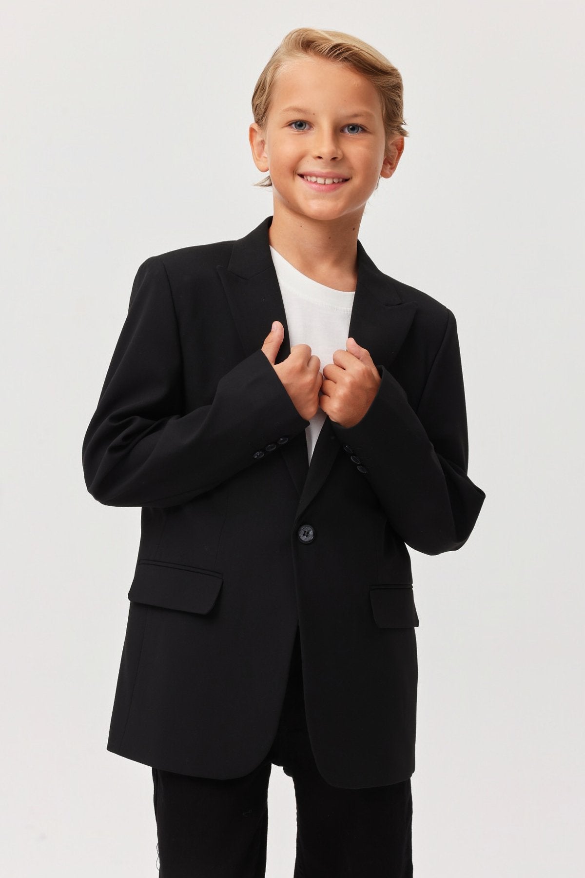 سترة للأولاد بزر واحد