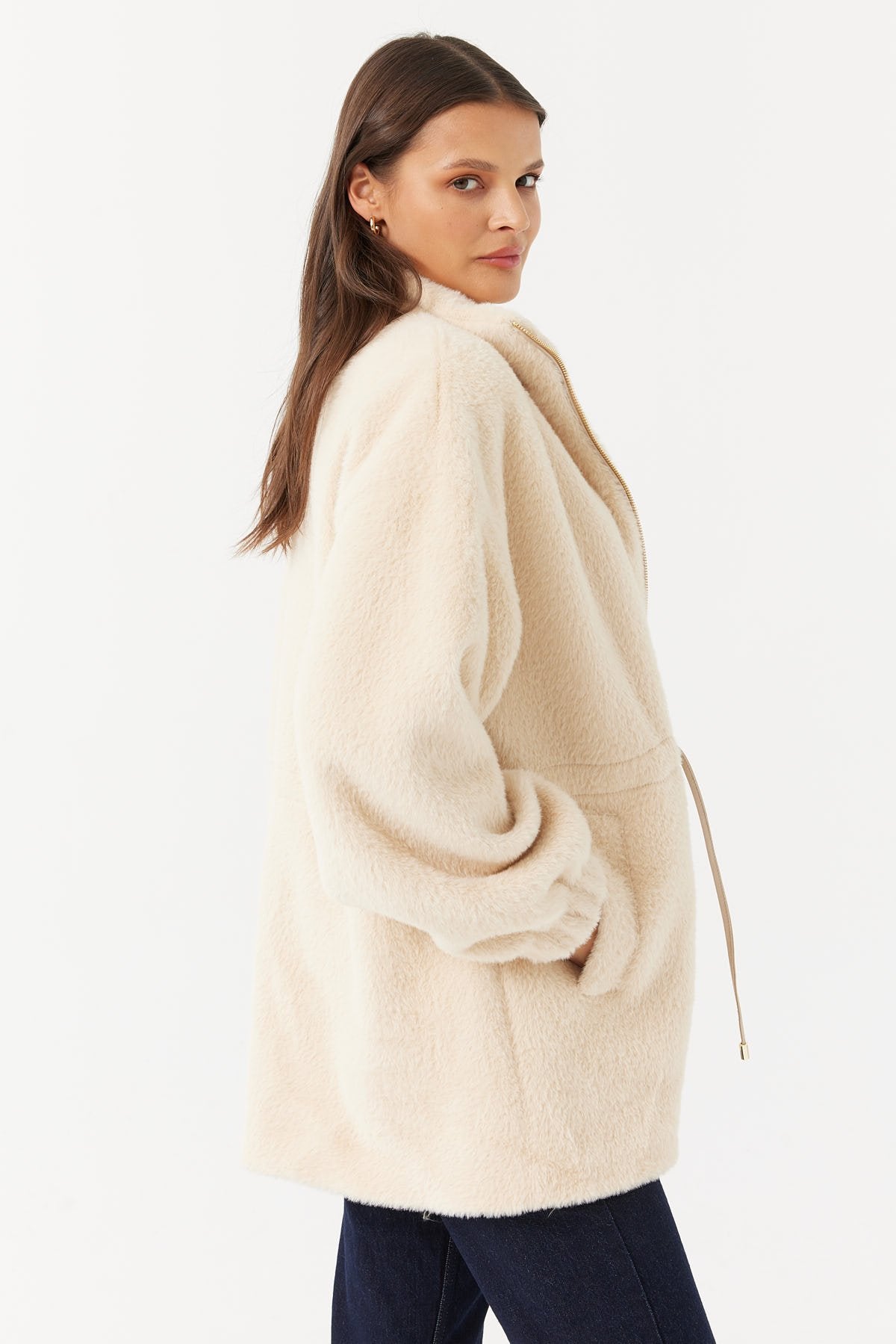 پاڵتۆی پەڕ کورتی ئافرەتان