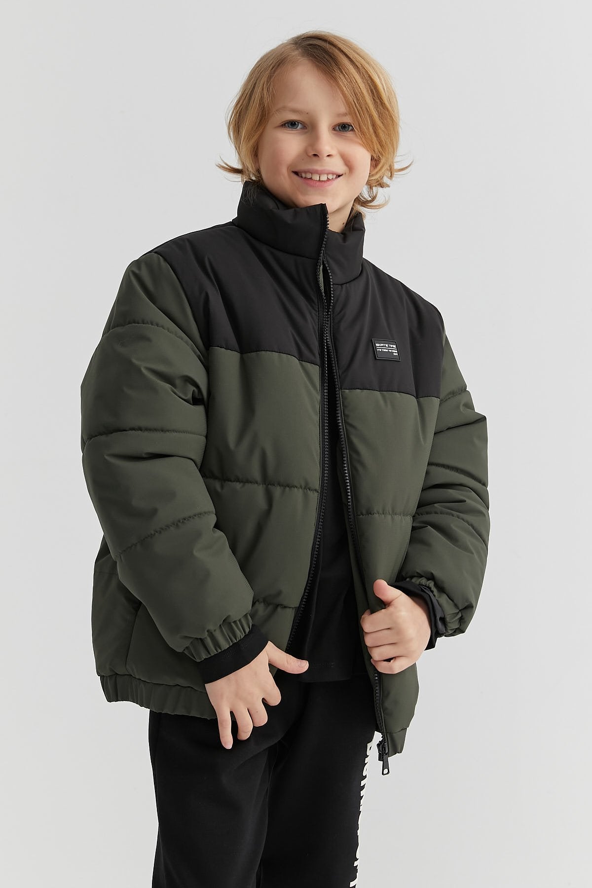 Erkek Çocuk Dik Yaka Mont