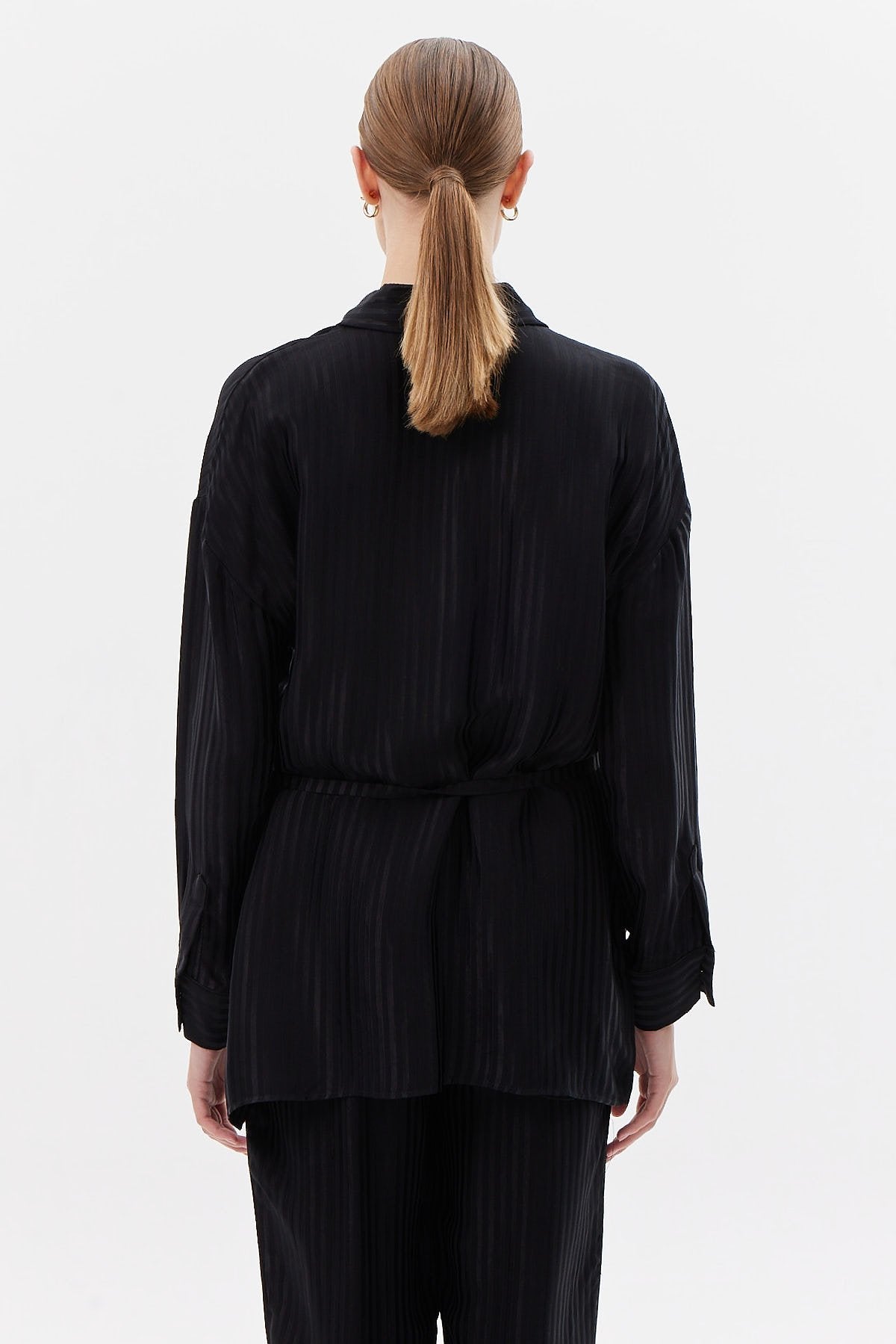 کراسێکی ساتن بە D-Buckle بۆ خانمان