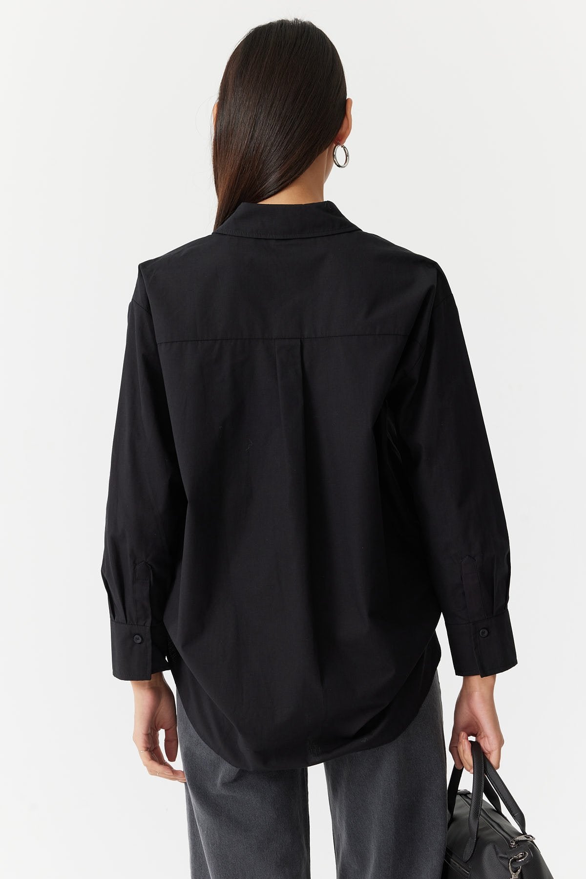 قميص نسائي بنصف أزرار أمامية