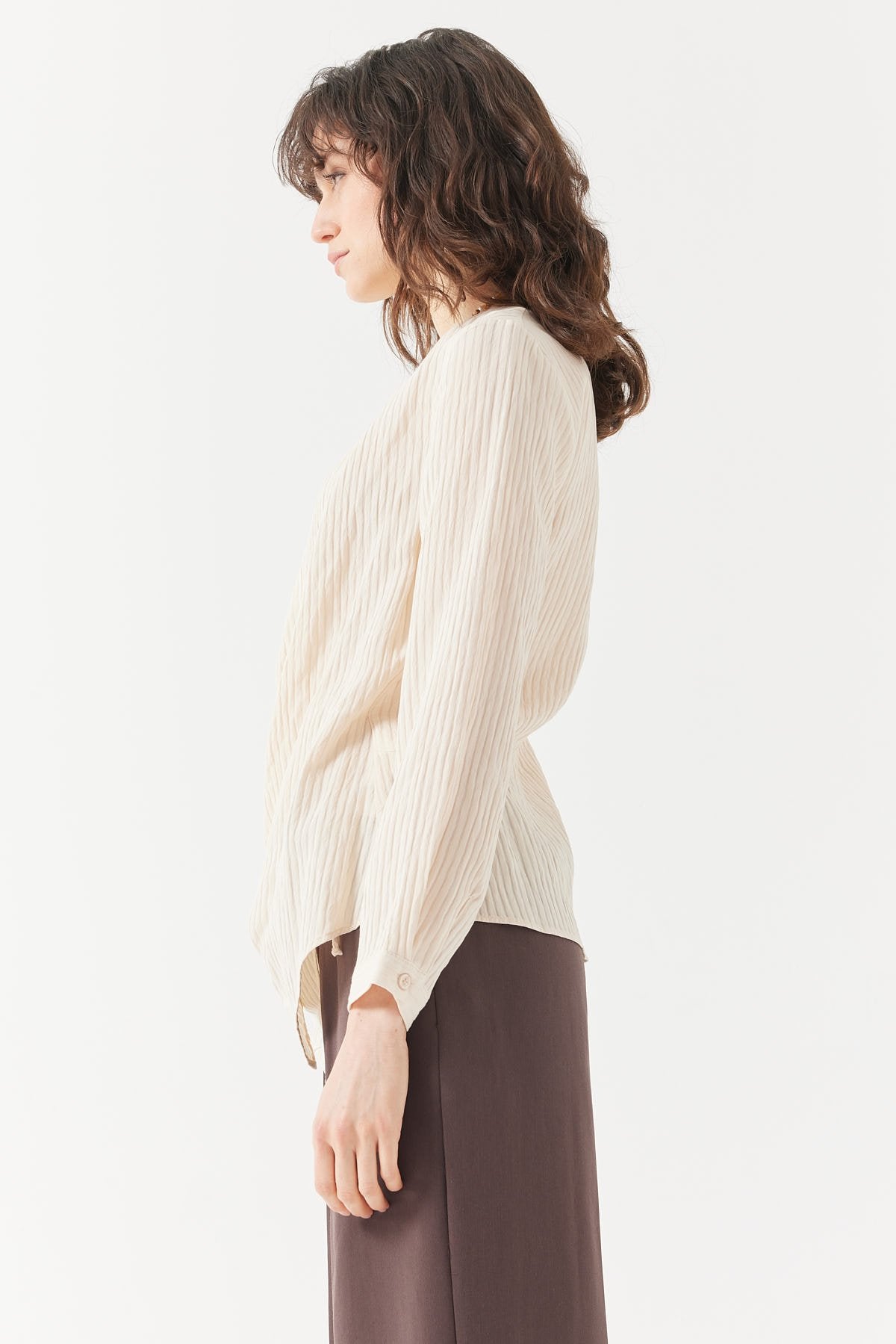 بلوزة نسائية مربوطة ملفوفة