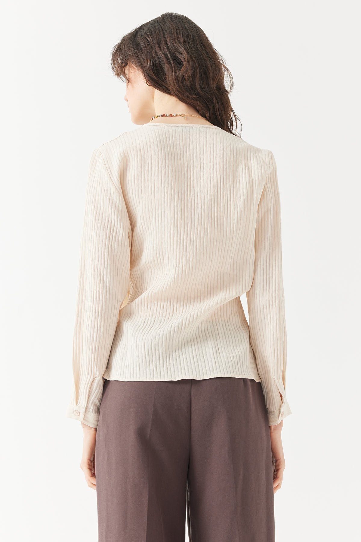 بلوزة نسائية مربوطة ملفوفة