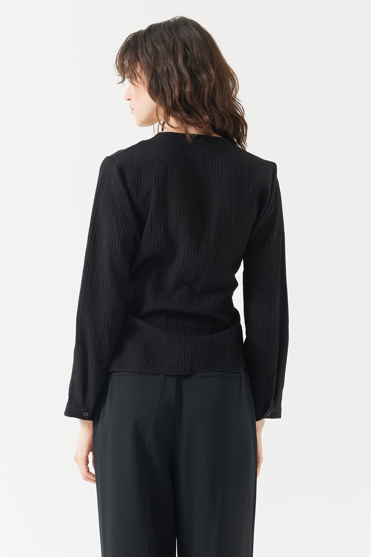 بلوزة نسائية مربوطة ملفوفة