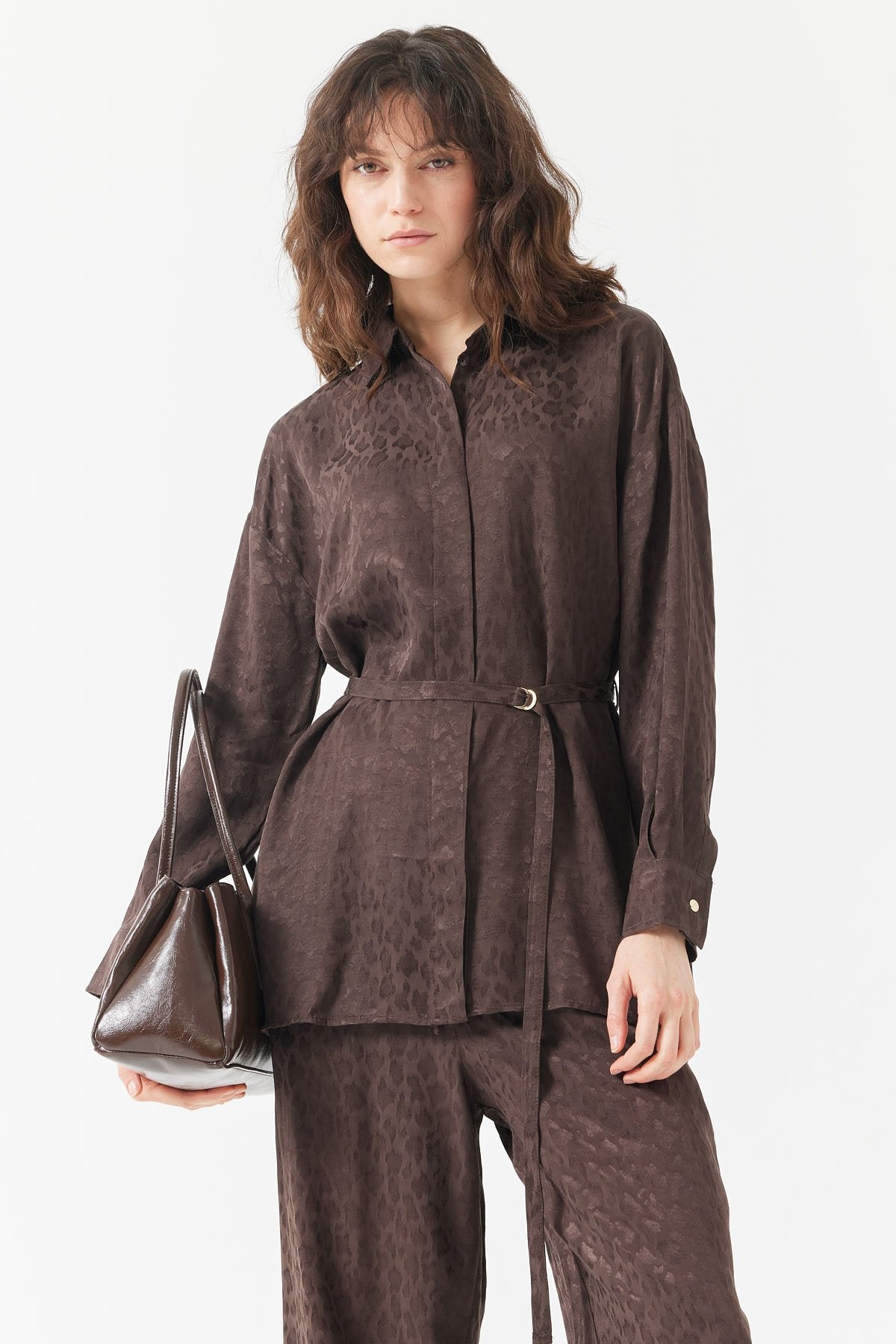 Kadın Desenli Kemerli Gömlek